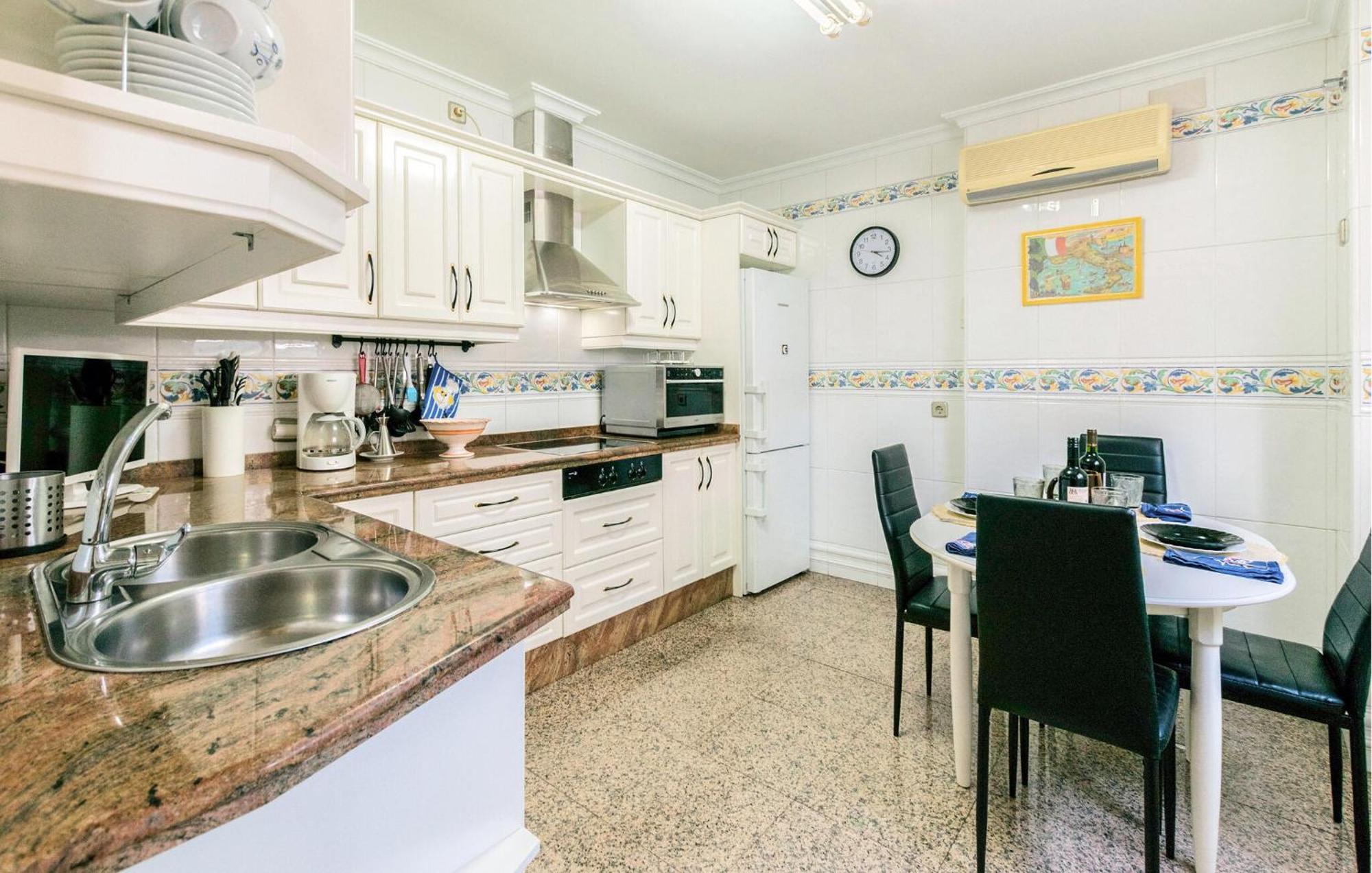 Cozy Apartment In Sevilla With Kitchen Exteriér fotografie